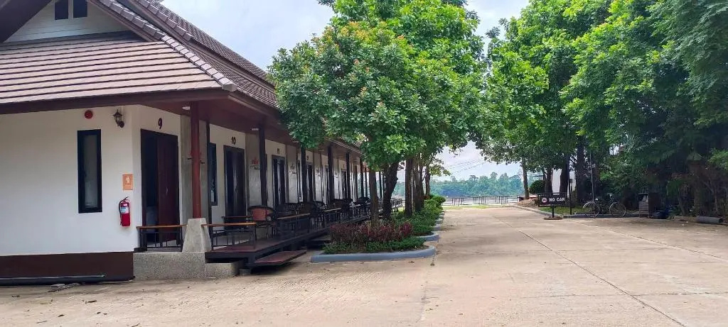 The Laekhong River Resort