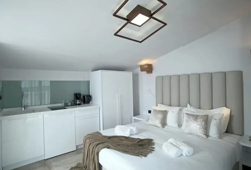 Premium Double room (full double bed)