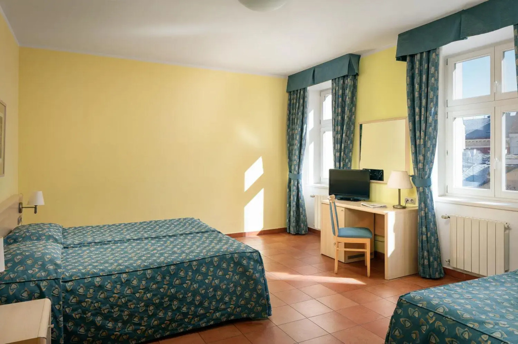 Triple room