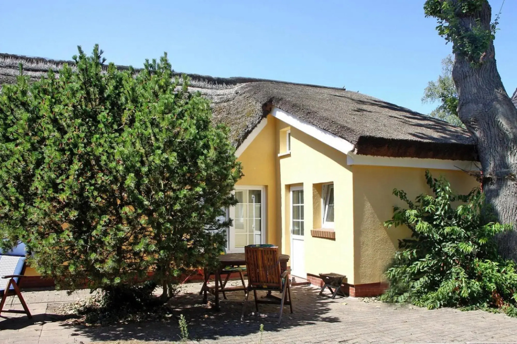 Apartment in Wieck am Darss with garden