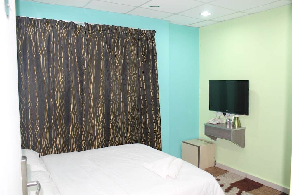 Lacomme Inn