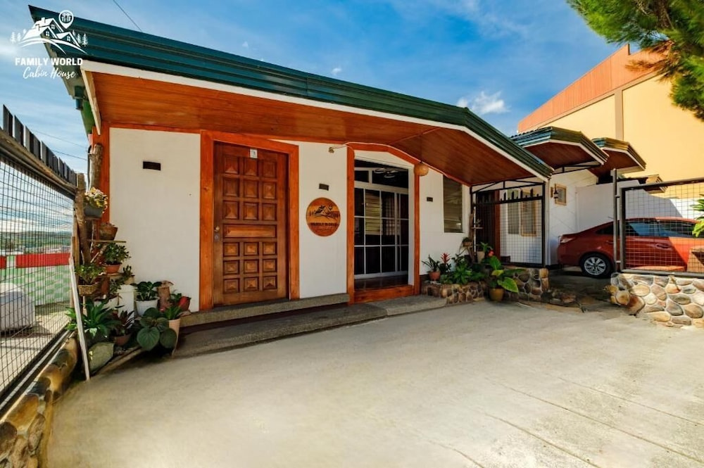 Family World Cabin House