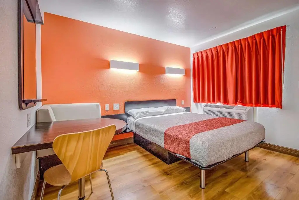 Deluxe Double room (full double bed)