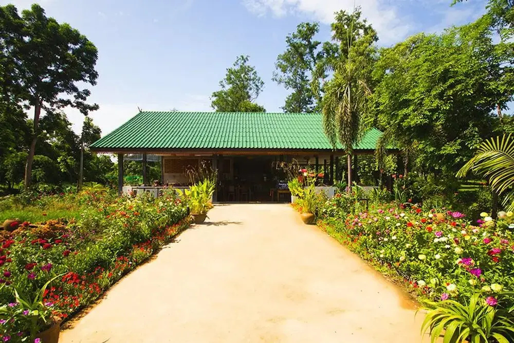 Country Lake Nature Lodge