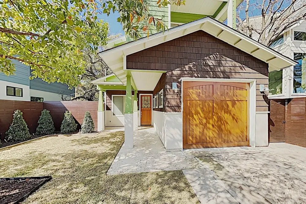 New Listing! Bouldin Creek W/ Rooftop Deck 4 Bedroom Home