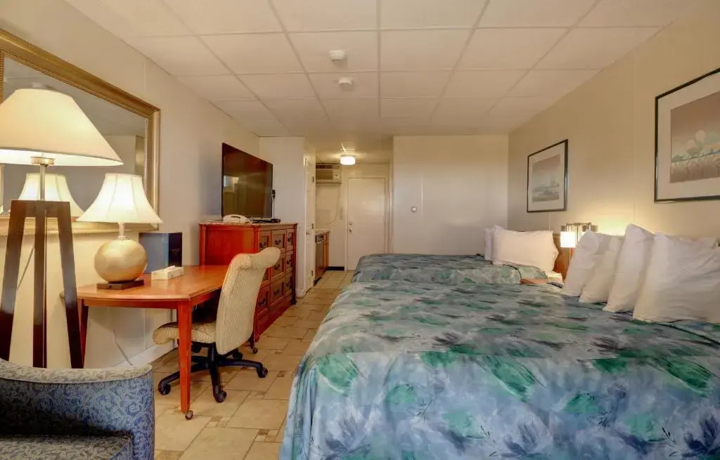 Standard Quadruple room with pool view