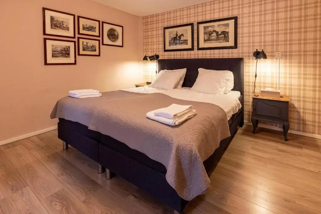 Deluxe Double room with garden view (full double bed)