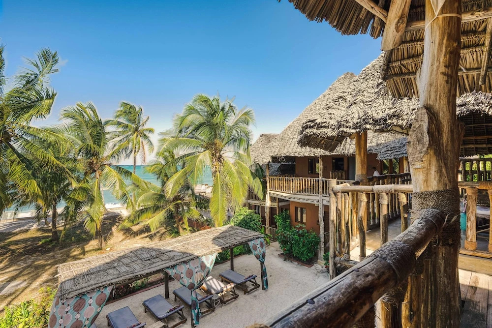 Shanuo Beach Bungalows
