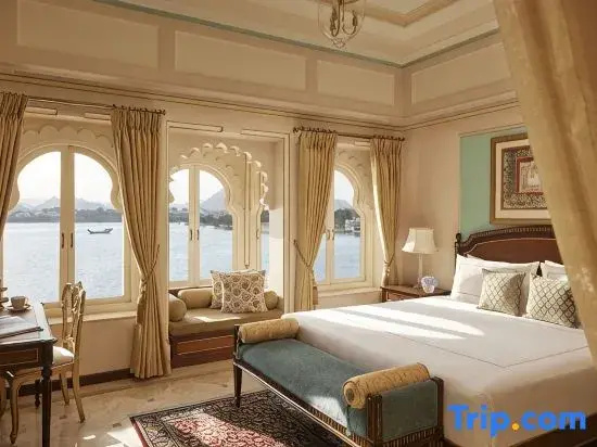 Luxury Suite