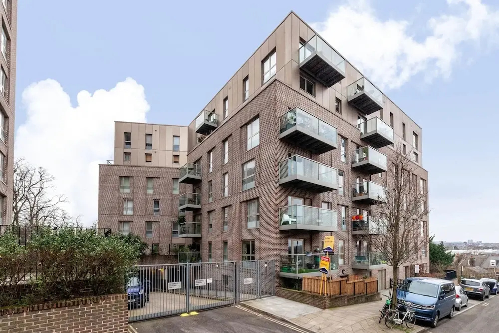 Beautiful Modern Apartment Centrally Located