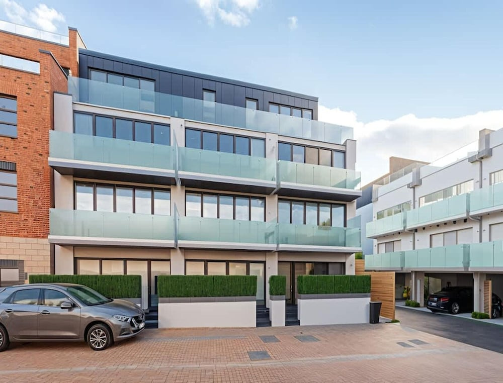 Elegant Family Apartment in Wimbledon