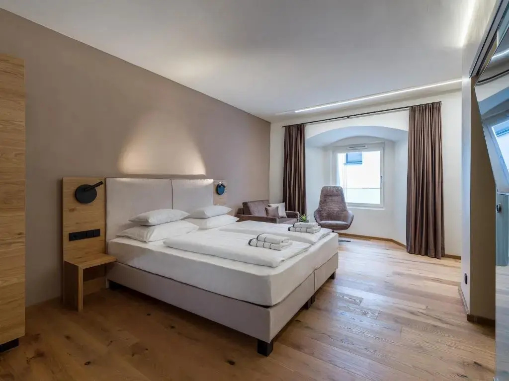 Deluxe Double room (full double bed)