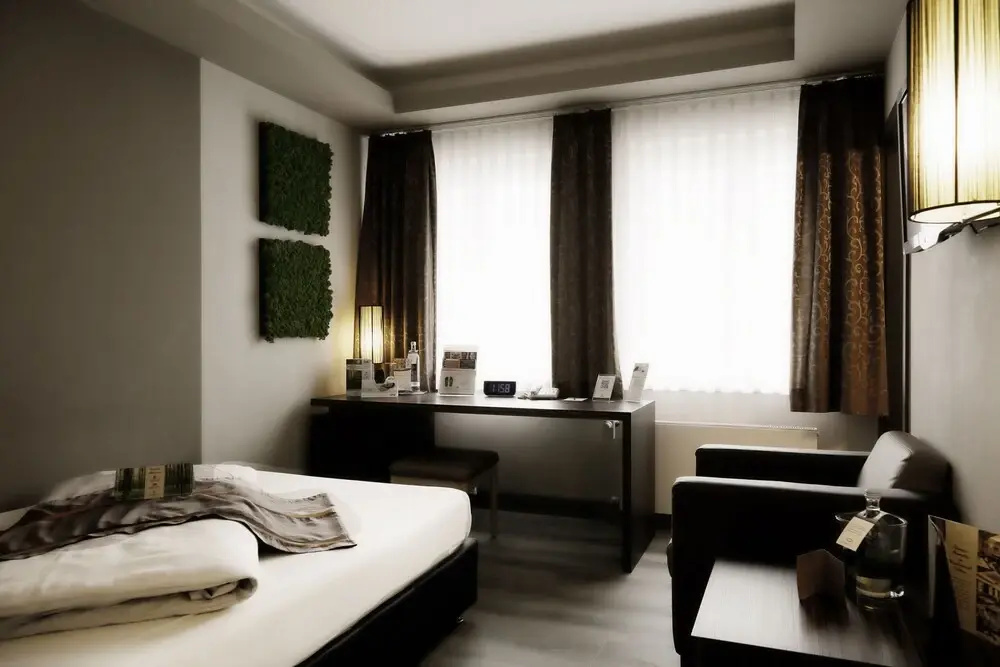 Business Double room (full double bed)