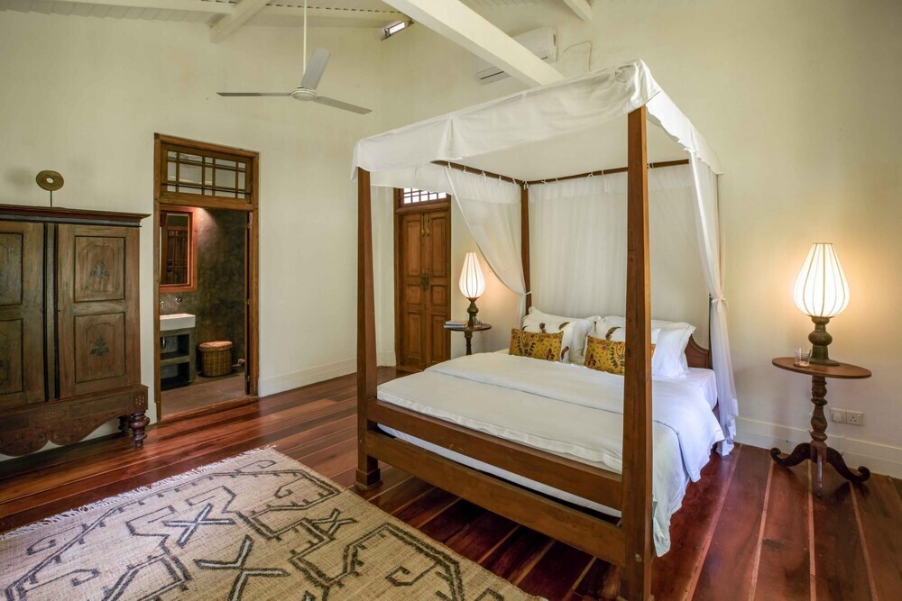 Luxurious 07 Bedroom Hilltop Villa With Private Gym
