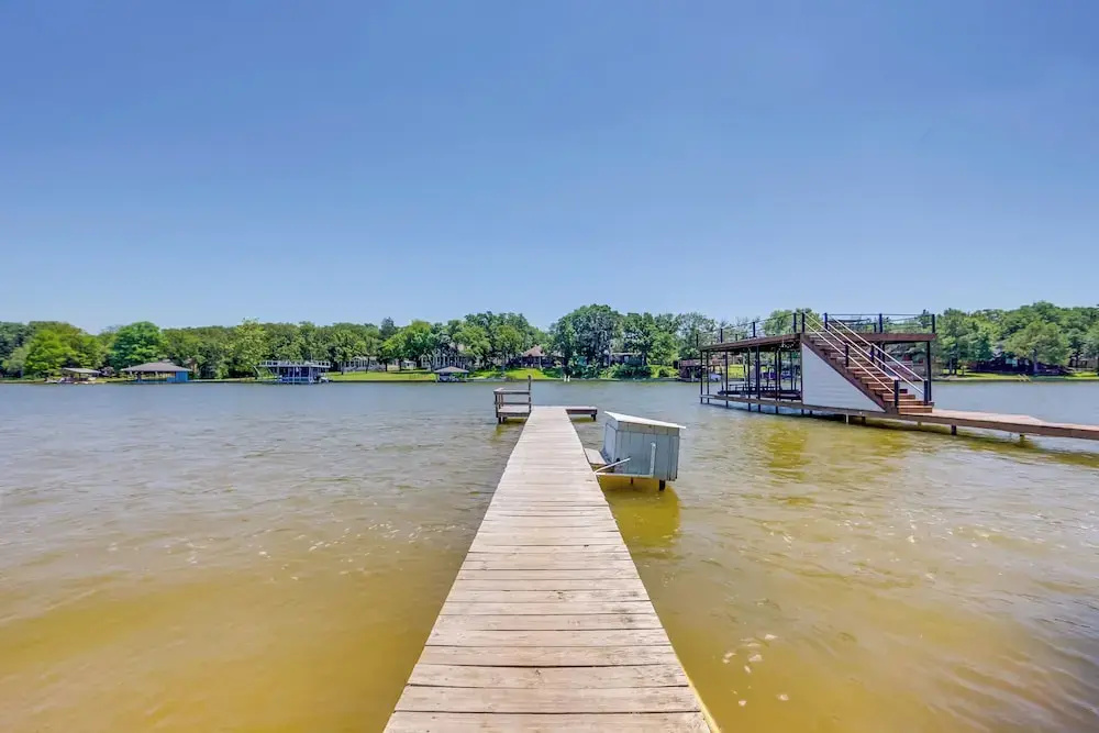Dock, Deck & Kayaks: Home on Cedar Creek Reservoir
