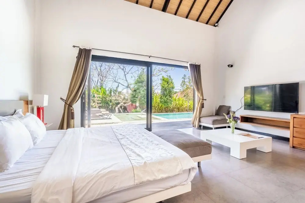 4 Bedrooms Executive Villa
