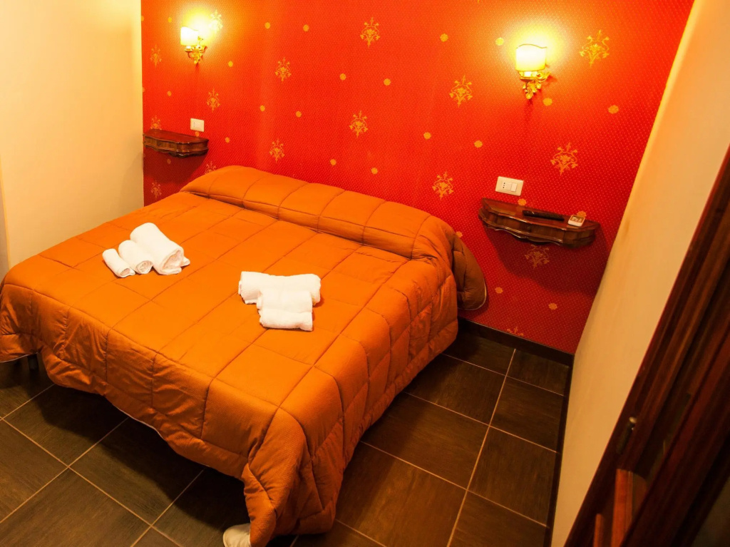 Deluxe No Window Double room (full double bed)
