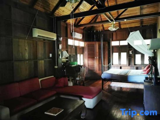 Вилла с 3 комнатами в Ruen Thai Rim Haad