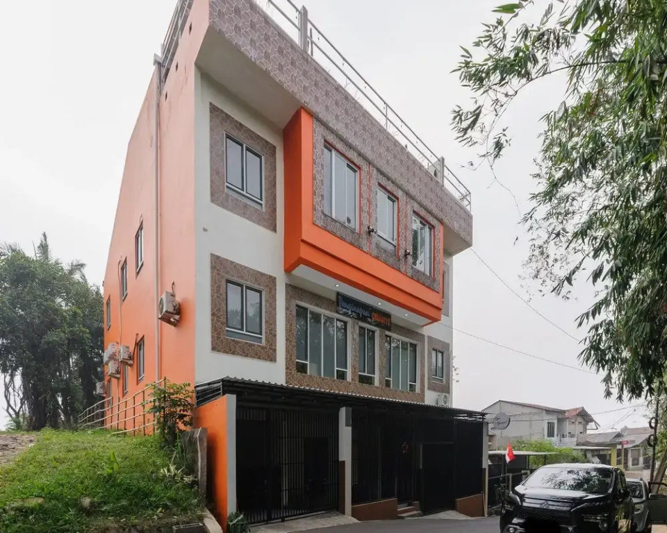 RedDoorz near The Jungle Waterpark Bogor