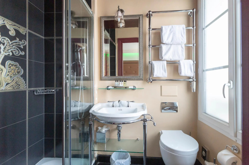 Classic Double room (full double bed)