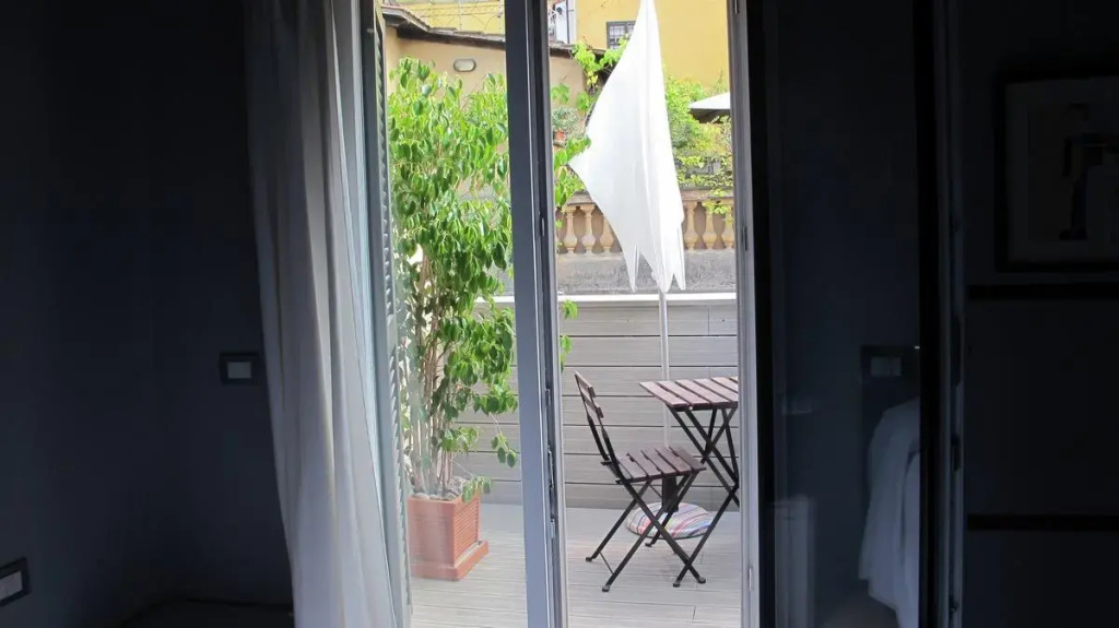 Deluxe Double room with balcony (full double bed)