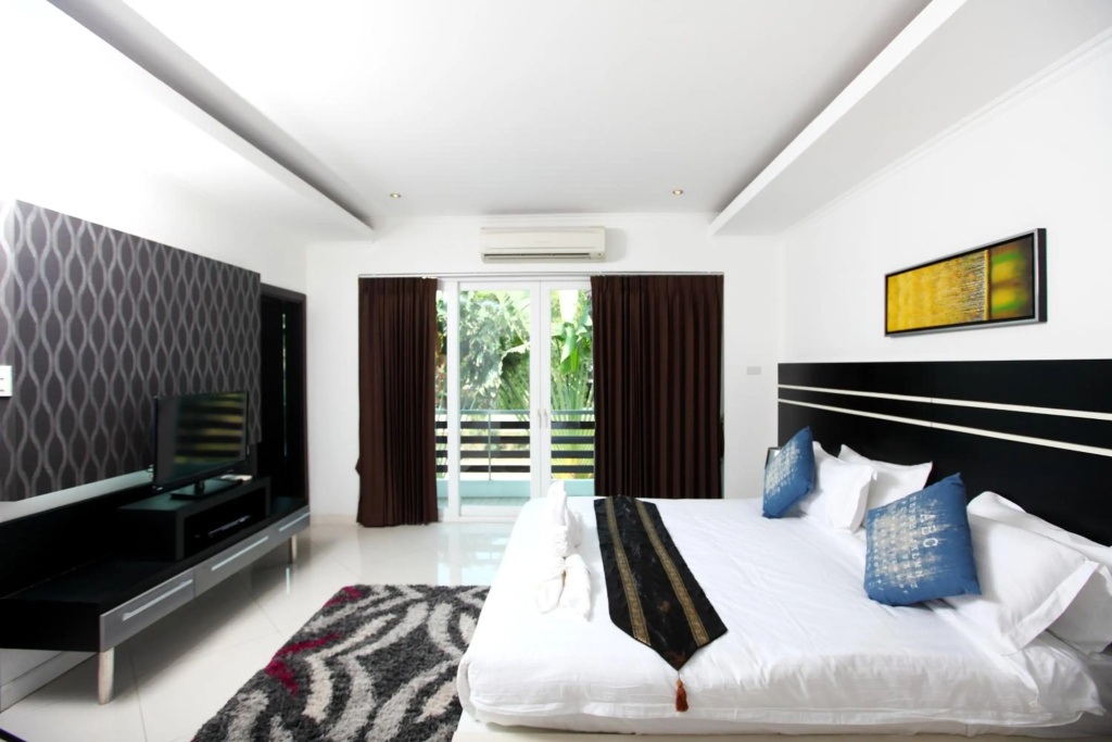 Hidden Palm Pool Villas — 2
