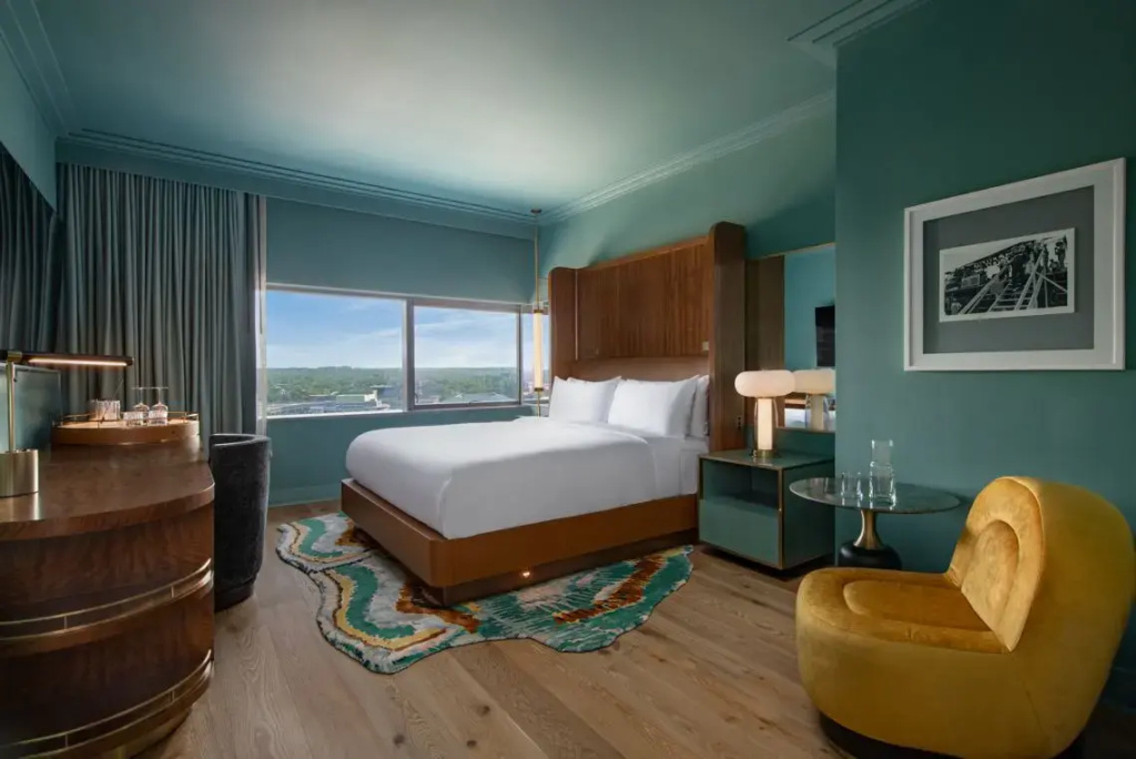 Superior Double room with lake view (full double bed)
