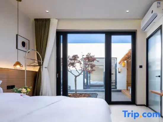 Standard Double room with courtyard view (full double bed)