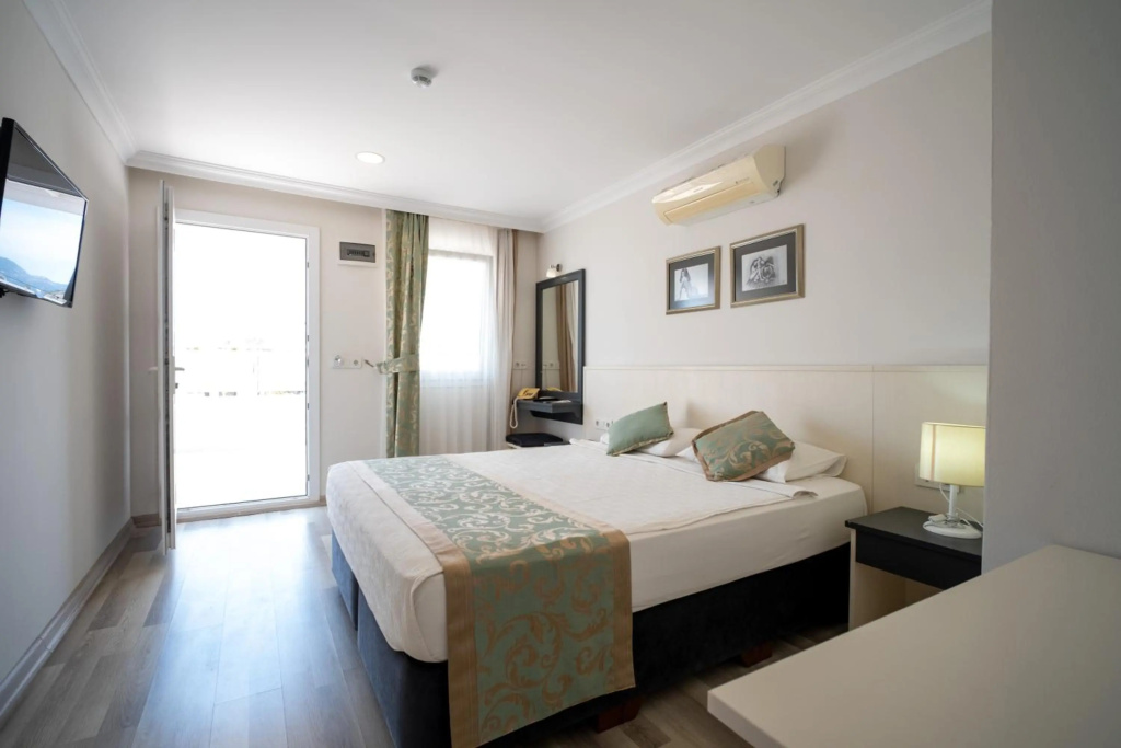 Artemis Hotel — 5