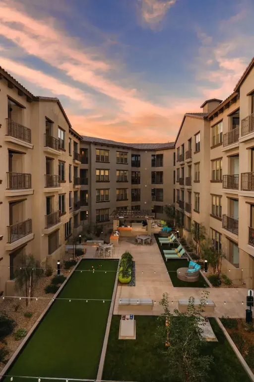 Rooftop Pool, Views, Close to Shops & Dining 1131
