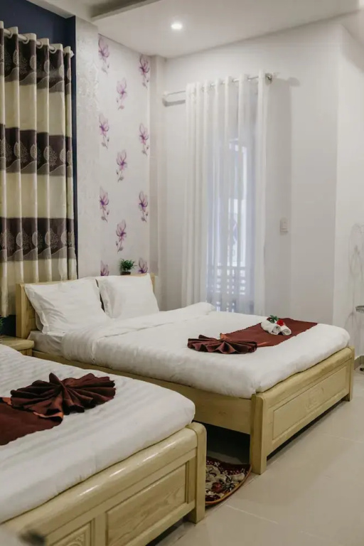 Standard Quadruple room with city view