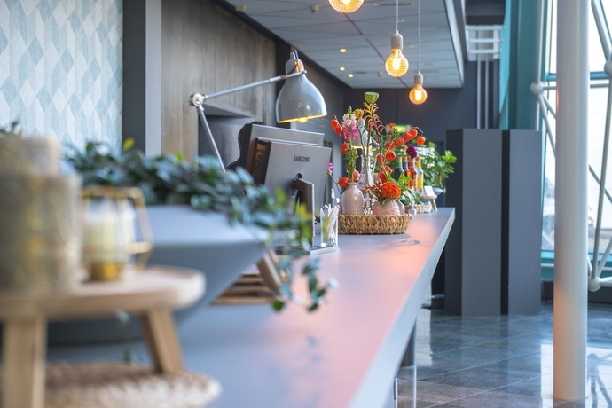 Food & Beverage