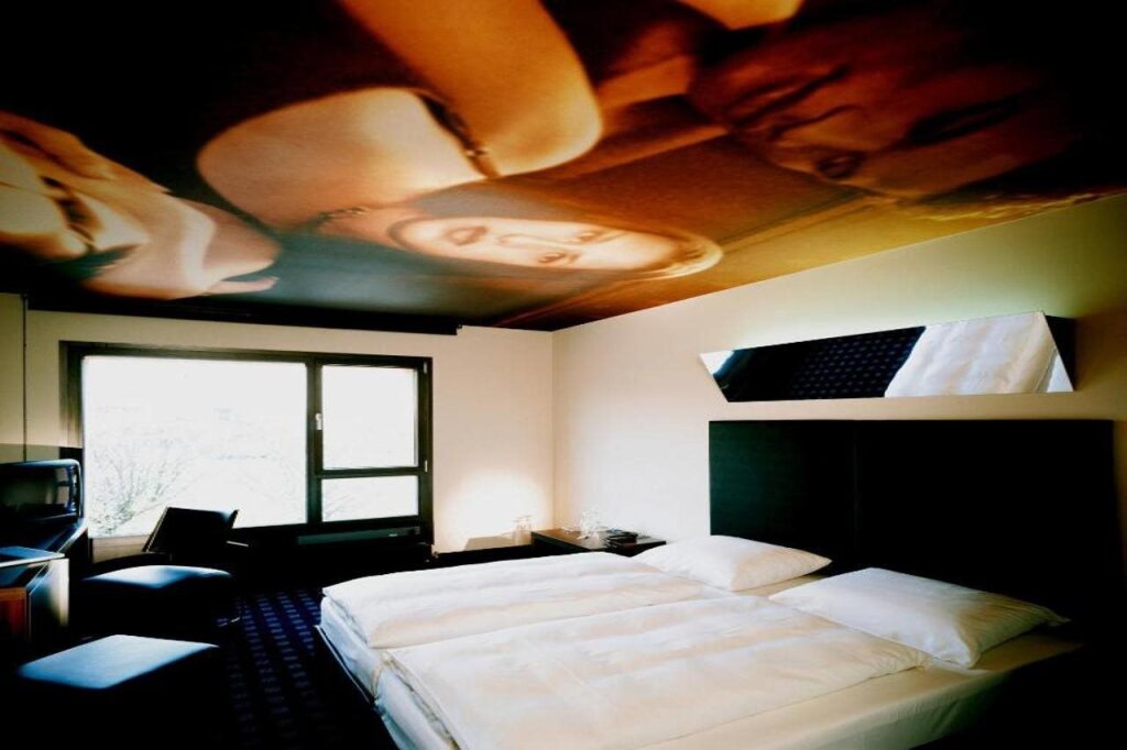 Kult-Hotel by null