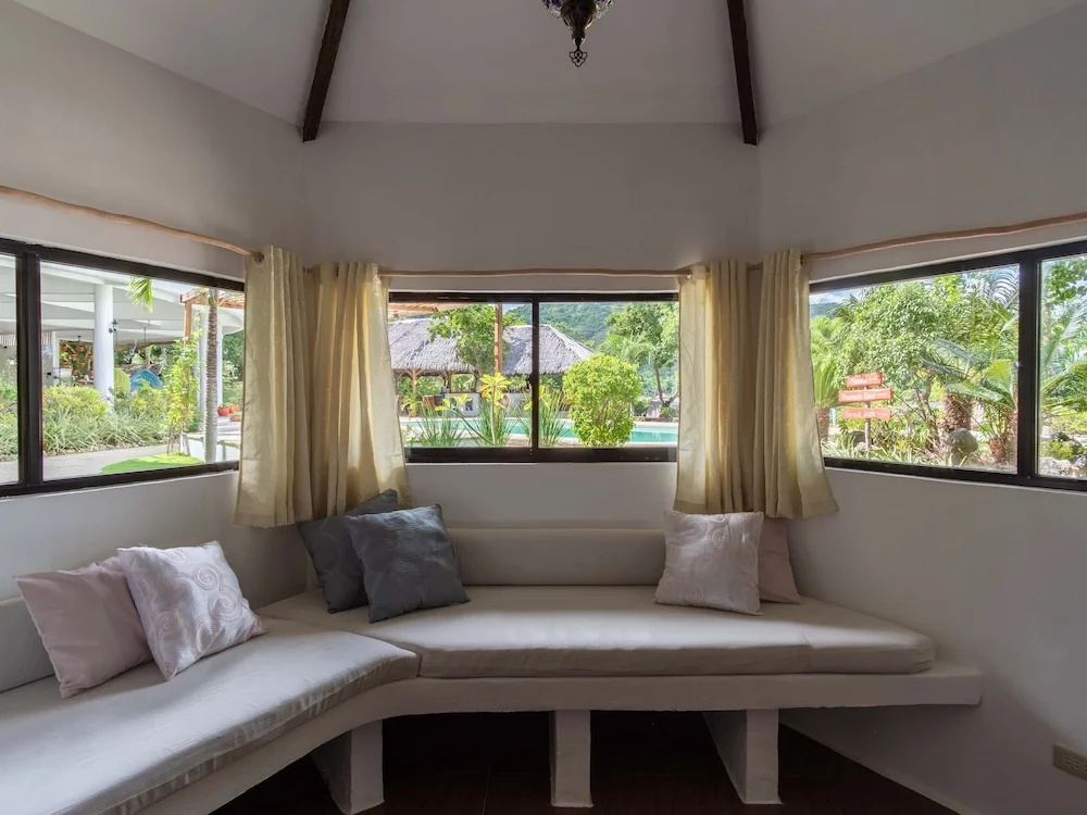 Premium Suite with pool view