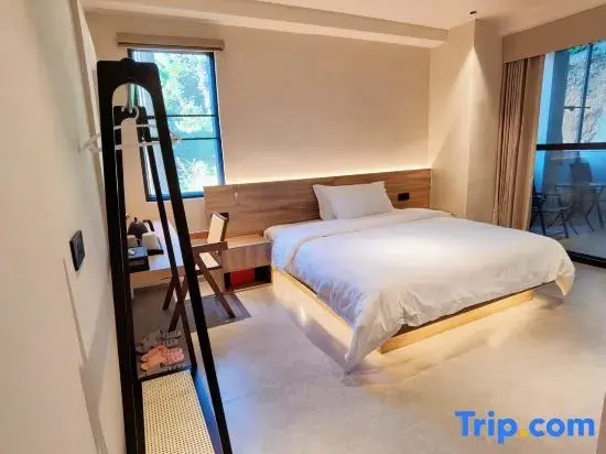 Standard Double room with mountain view (full double bed)