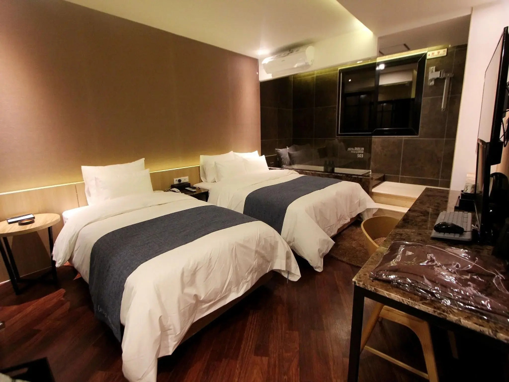 Deluxe Double room (twin beds)