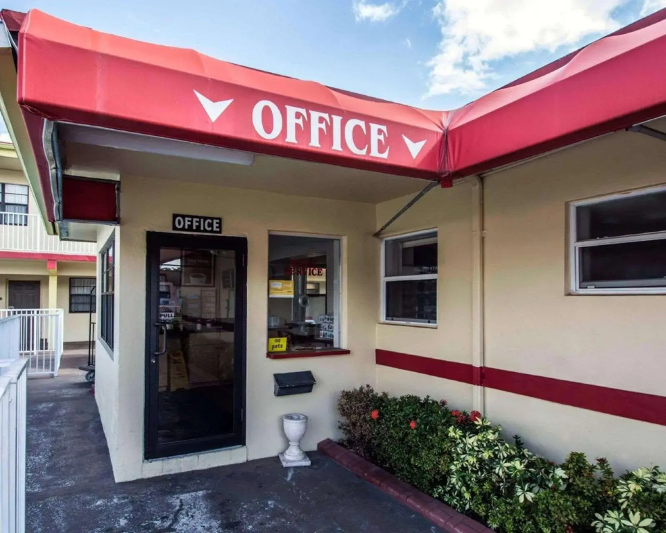 Fort Lauderdale Gardens Inn & Suites