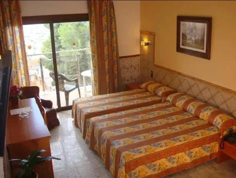 Standard Quadruple room with balcony