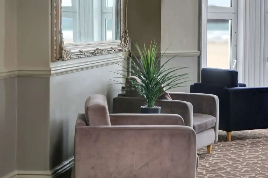 Lobby & Reception