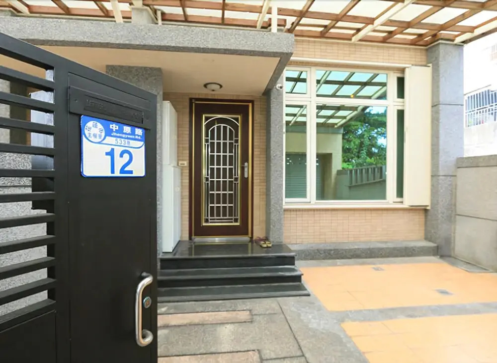 Girlfriends' Homestay