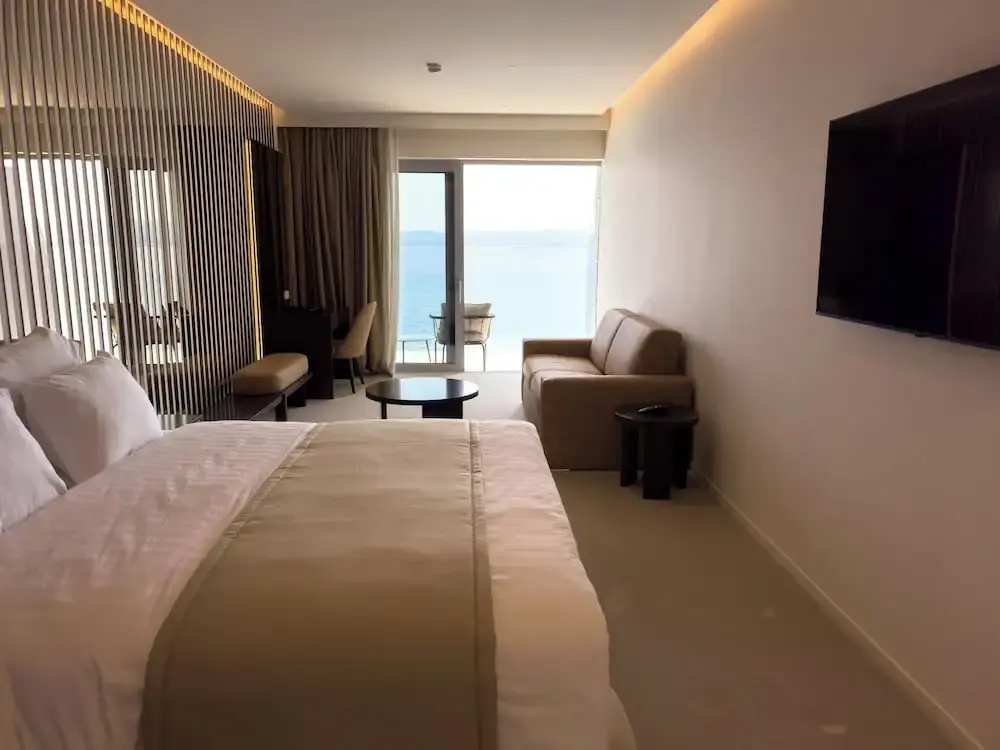 Premium Double room with balcony and with sea view (full double bed)