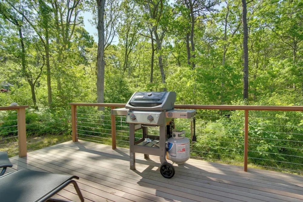 3 Mi to Beach & Town: Martha's Vineyard Home
