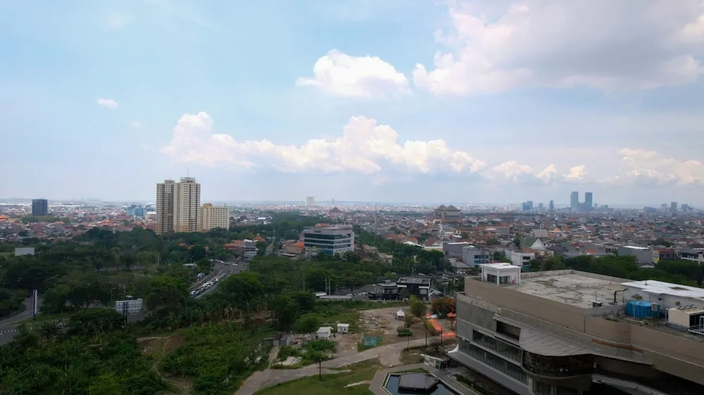 Luxurious Studio With Long Golf View At Grand Sungkono Lagoon Apartment