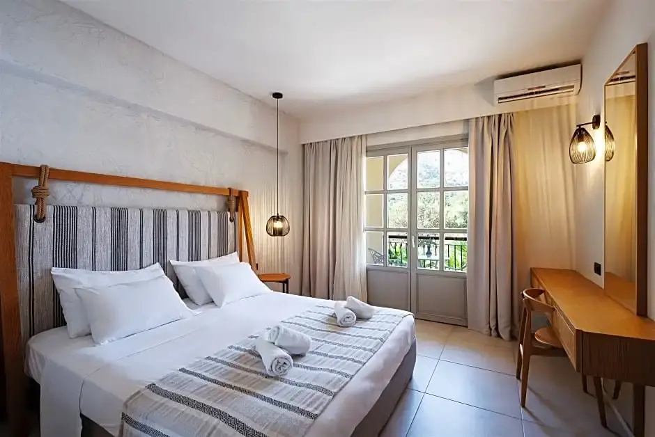 Standard Double room with garden view (full double bed)