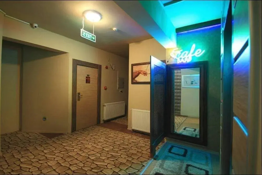 Lobby & Reception
