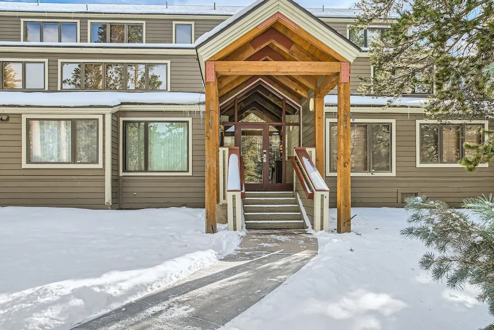 2084 The Pines 3 Bedroom Condo by RedAwning