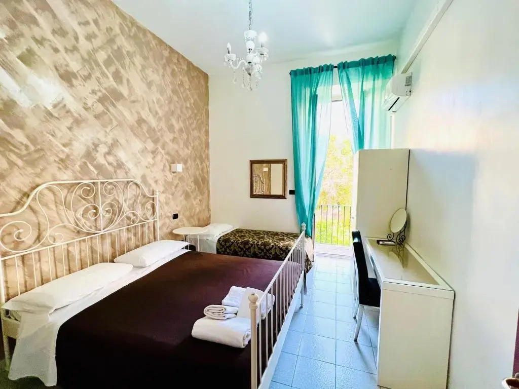 Standard Triple room with balcony