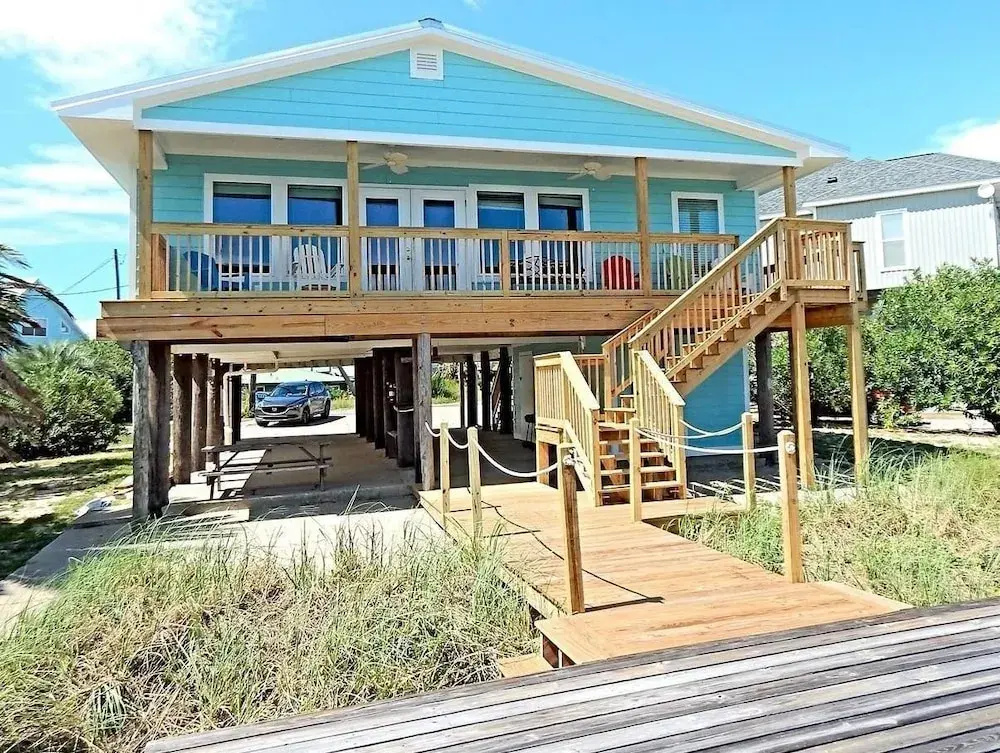 040 Baywatch by RedAwning