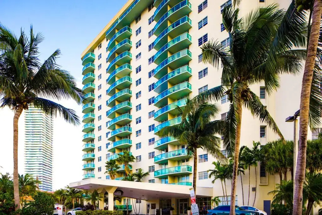 Lovely 3 BR unit by the beach- remodeled-STR-00604