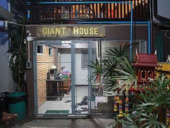 Giant House Pai Riverside & Camping image